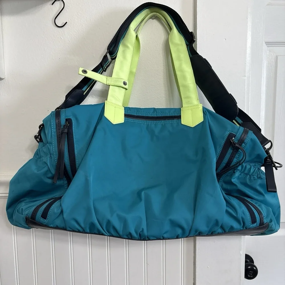 Lululemon Weekend Warrior Duffel Bag Surge Clear Mint Inkwell Blue Green Pockets